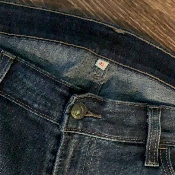Levi’s Dark Rinse Mid Rise Crop - Picture 6 of 6